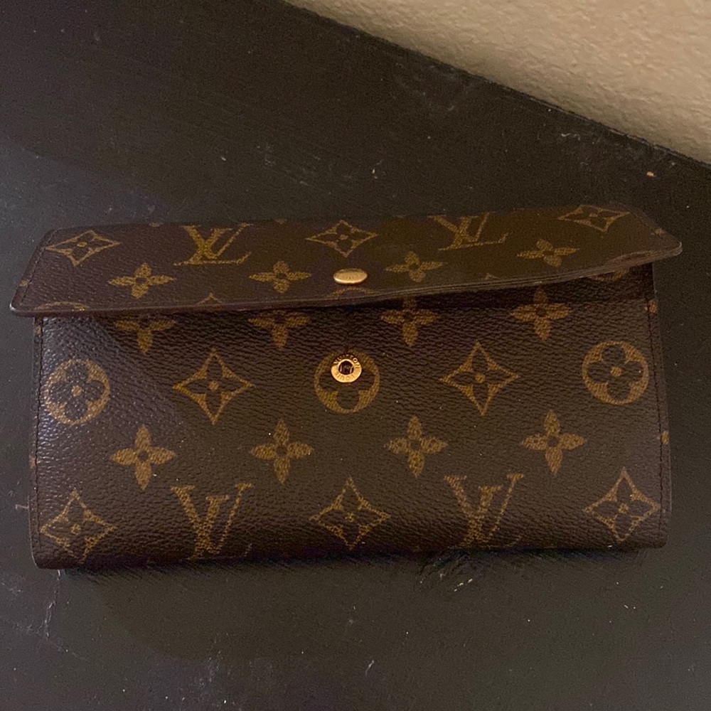 Classic Louis Vuitton wallet Priced to sell